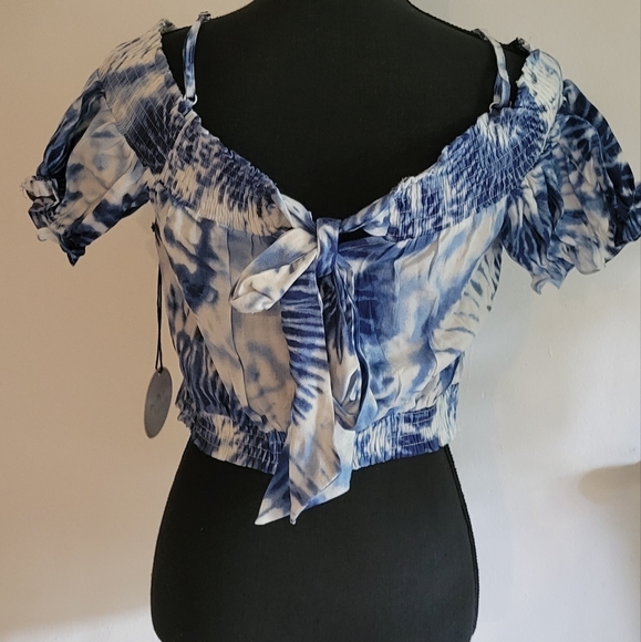 NWT Milk & Honey blue and white tie dye off the shoulder top size medium - Picture 3 of 4